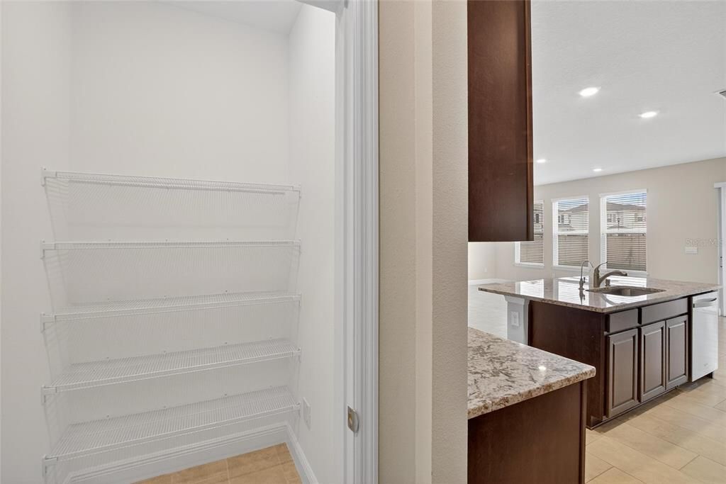 出租: $3,250 (5 贝兹, 3 浴室, 2934 平方英尺)