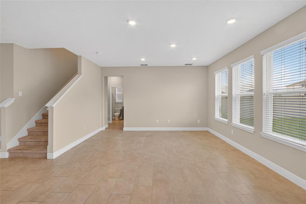 出租: $3,250 (5 贝兹, 3 浴室, 2934 平方英尺)