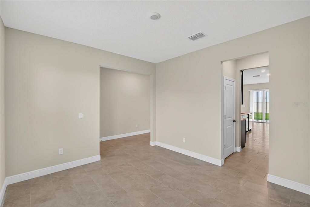 出租: $3,250 (5 贝兹, 3 浴室, 2934 平方英尺)