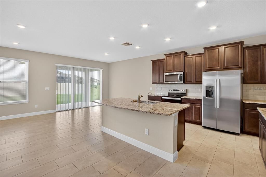 出租: $3,250 (5 贝兹, 3 浴室, 2934 平方英尺)