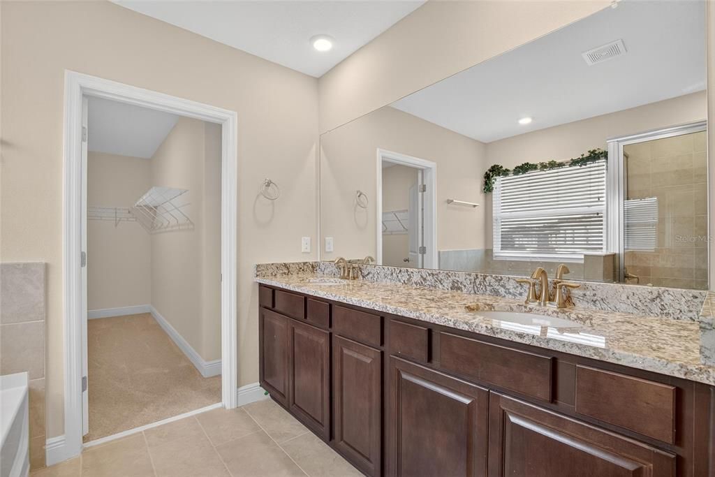 出租: $3,250 (5 贝兹, 3 浴室, 2934 平方英尺)