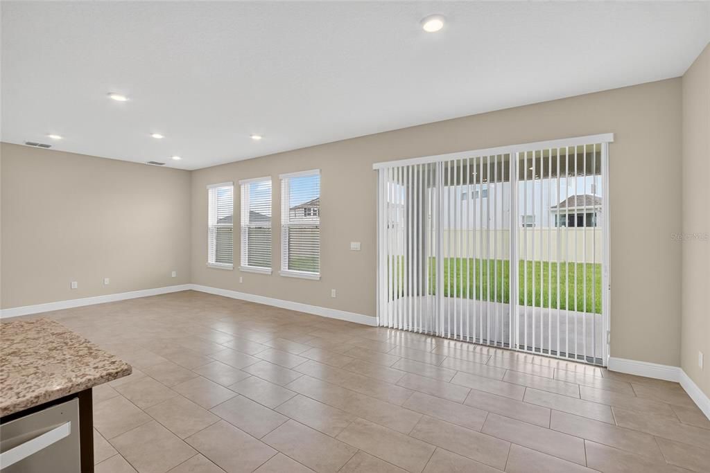 出租: $3,250 (5 贝兹, 3 浴室, 2934 平方英尺)