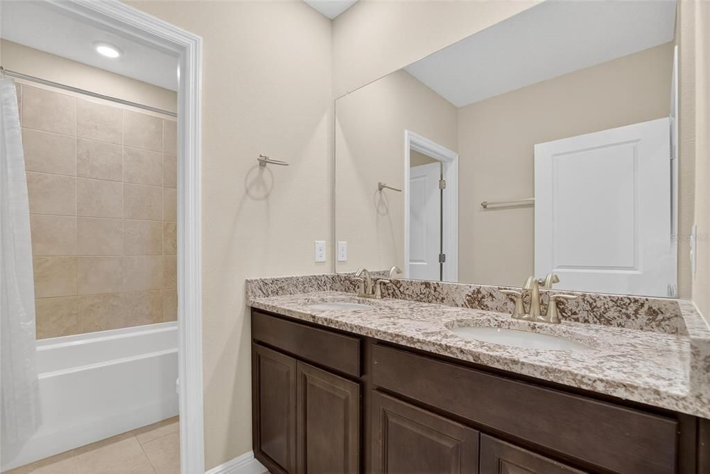 出租: $3,250 (5 贝兹, 3 浴室, 2934 平方英尺)