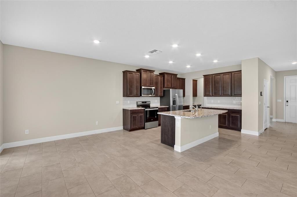 出租: $3,250 (5 贝兹, 3 浴室, 2934 平方英尺)