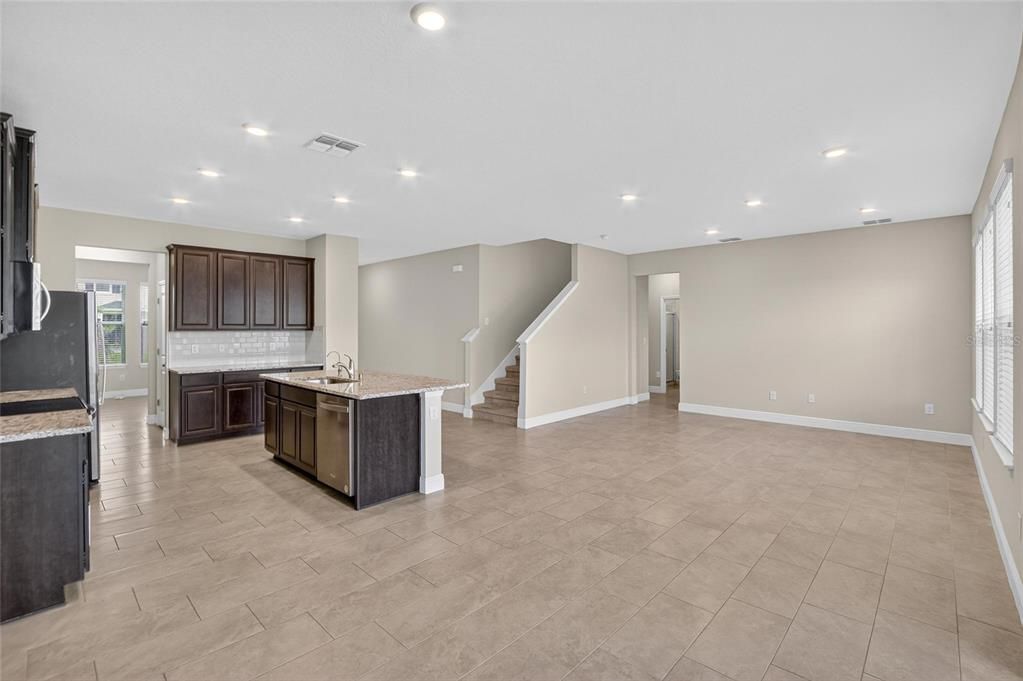 出租: $3,250 (5 贝兹, 3 浴室, 2934 平方英尺)