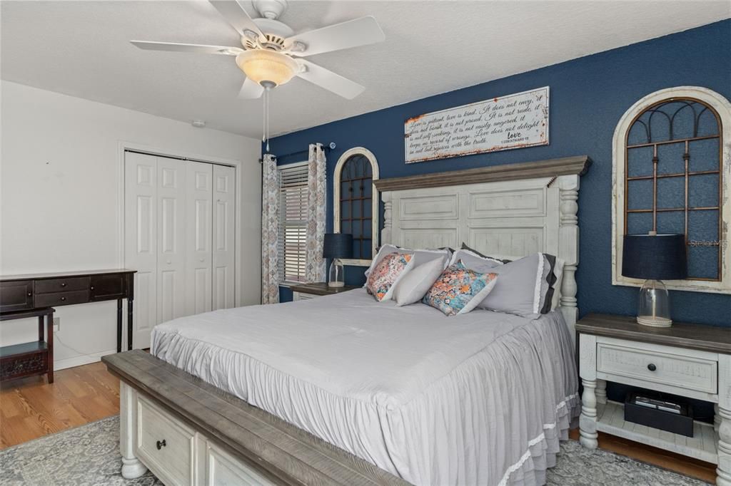 待售: $399,999 (2 贝兹, 1 浴室, 960 平方英尺)