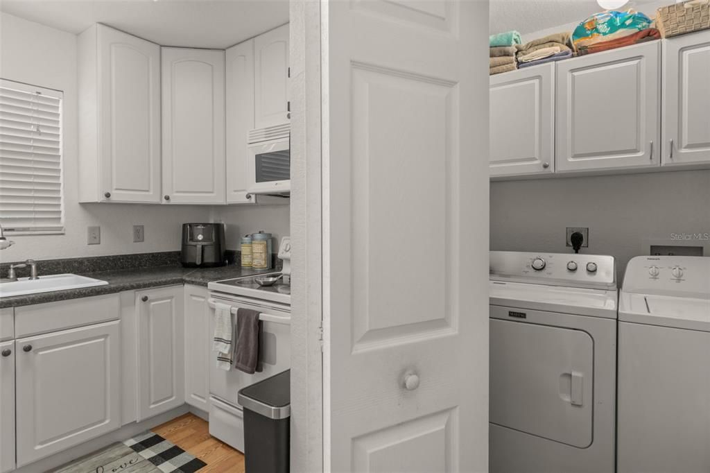 待售: $399,999 (2 贝兹, 1 浴室, 960 平方英尺)