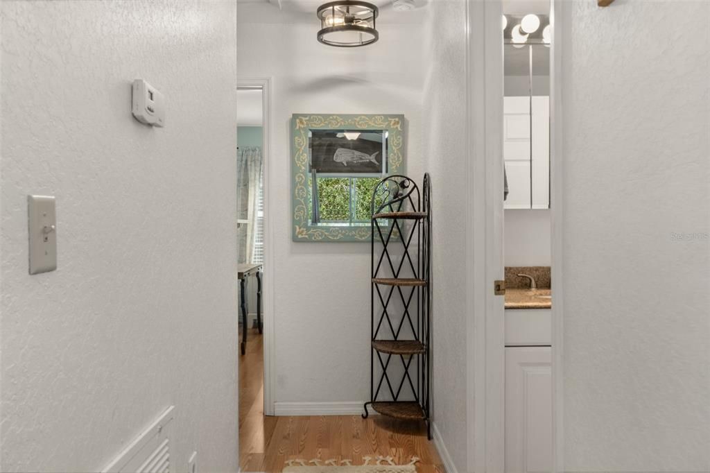 待售: $399,999 (2 贝兹, 1 浴室, 960 平方英尺)