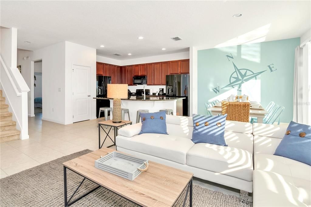 待售: $670,000 (8 贝兹, 5 浴室, 3248 平方英尺)