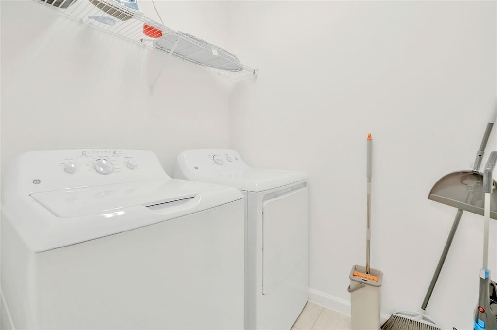 待售: $670,000 (8 贝兹, 5 浴室, 3248 平方英尺)