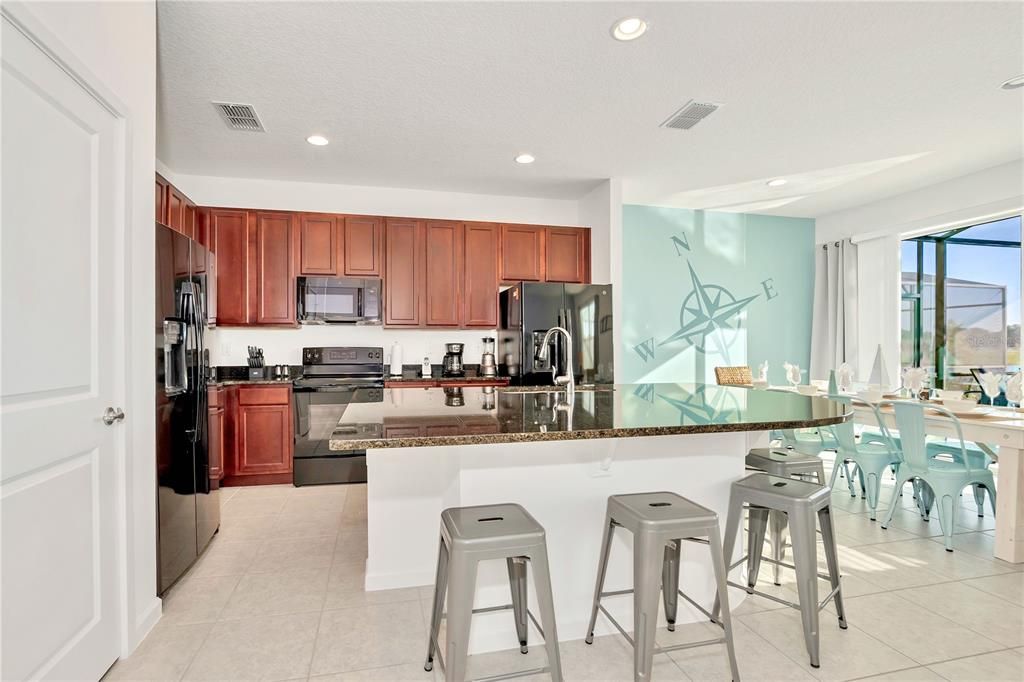 待售: $670,000 (8 贝兹, 5 浴室, 3248 平方英尺)