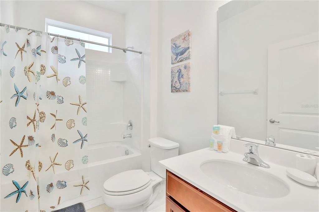 待售: $670,000 (8 贝兹, 5 浴室, 3248 平方英尺)