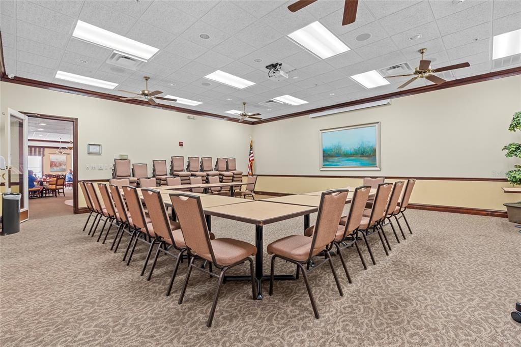 合同活跃: $229,000 (2 贝兹, 2 浴室, 1280 平方英尺)