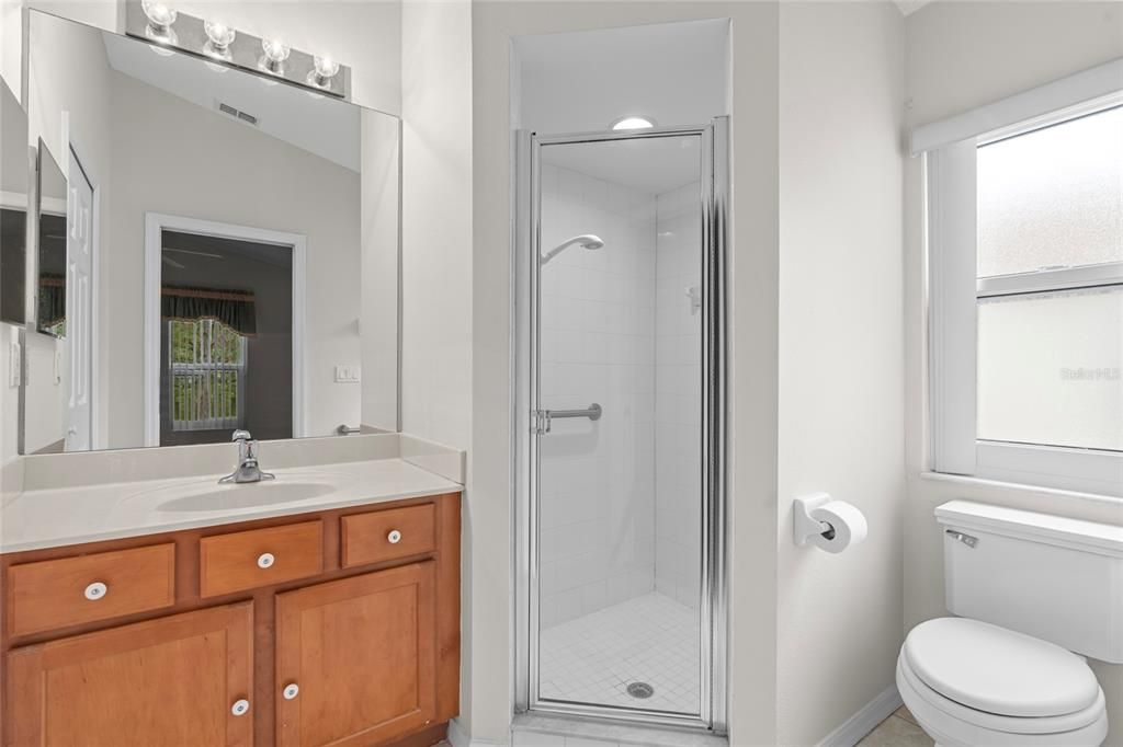 合同活跃: $229,000 (2 贝兹, 2 浴室, 1280 平方英尺)