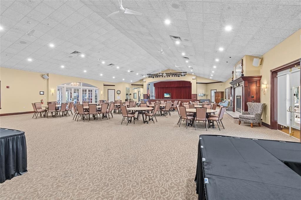 合同活跃: $229,000 (2 贝兹, 2 浴室, 1280 平方英尺)