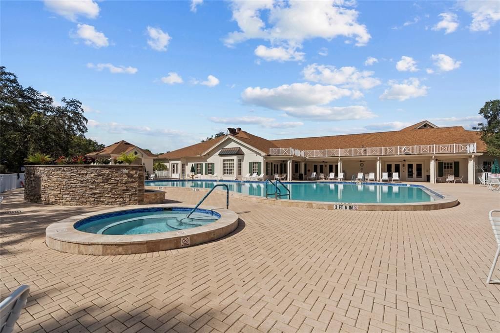 合同活跃: $229,000 (2 贝兹, 2 浴室, 1280 平方英尺)