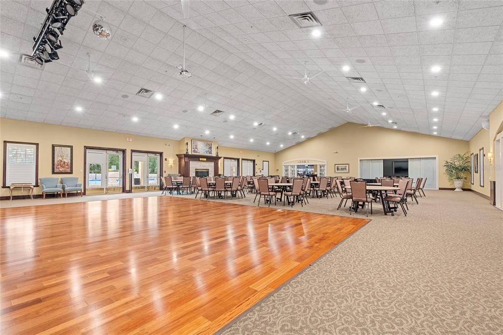 合同活跃: $229,000 (2 贝兹, 2 浴室, 1280 平方英尺)