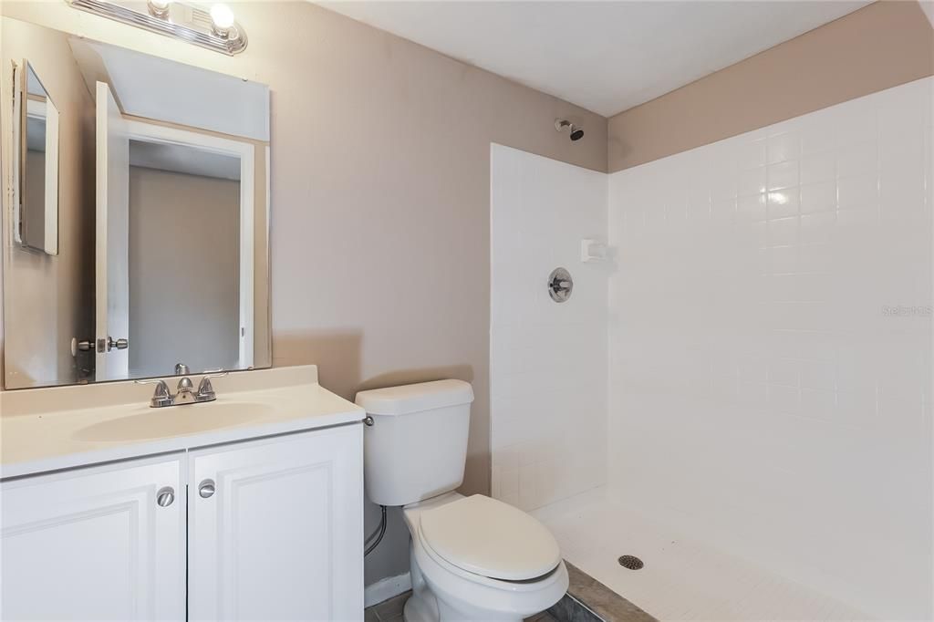 Activo con contrato: $349,000 (3 camas, 2 baños, 1407 Pies cuadrados)