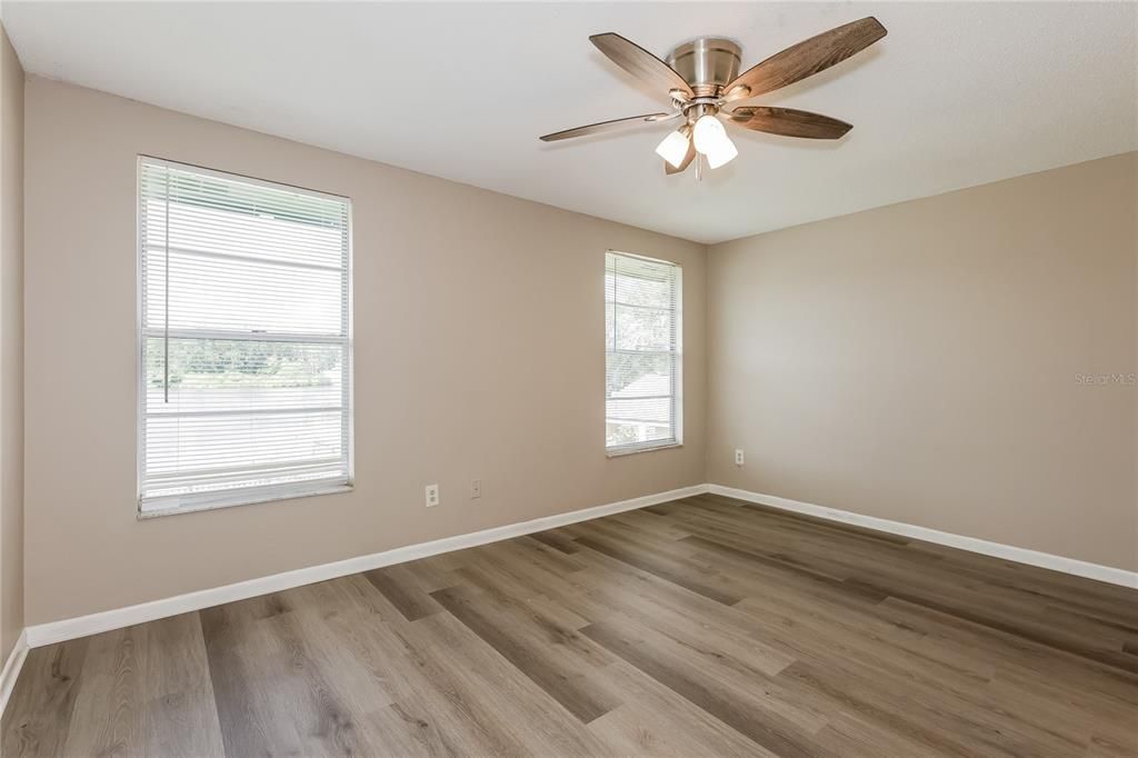 Activo con contrato: $349,000 (3 camas, 2 baños, 1407 Pies cuadrados)