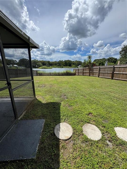 Activo con contrato: $349,000 (3 camas, 2 baños, 1407 Pies cuadrados)