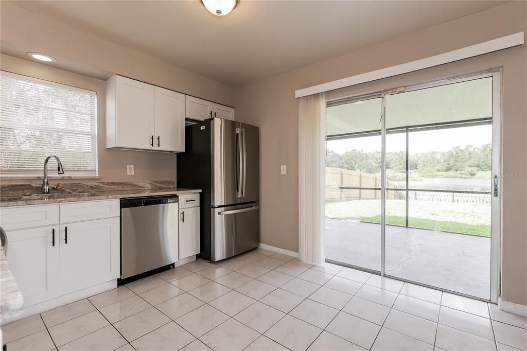 Activo con contrato: $349,000 (3 camas, 2 baños, 1407 Pies cuadrados)