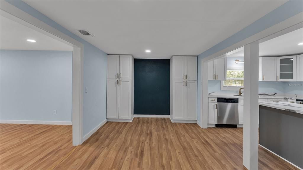 Active With Contract: $319,500 (3 beds, 2 baths, 1432 Square Feet)