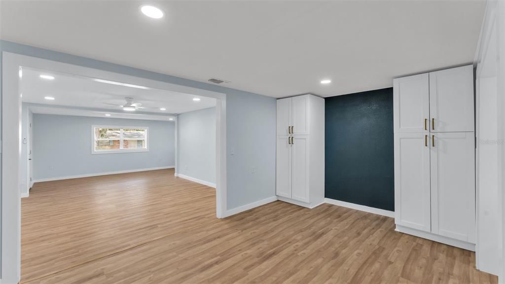 Active With Contract: $319,500 (3 beds, 2 baths, 1432 Square Feet)