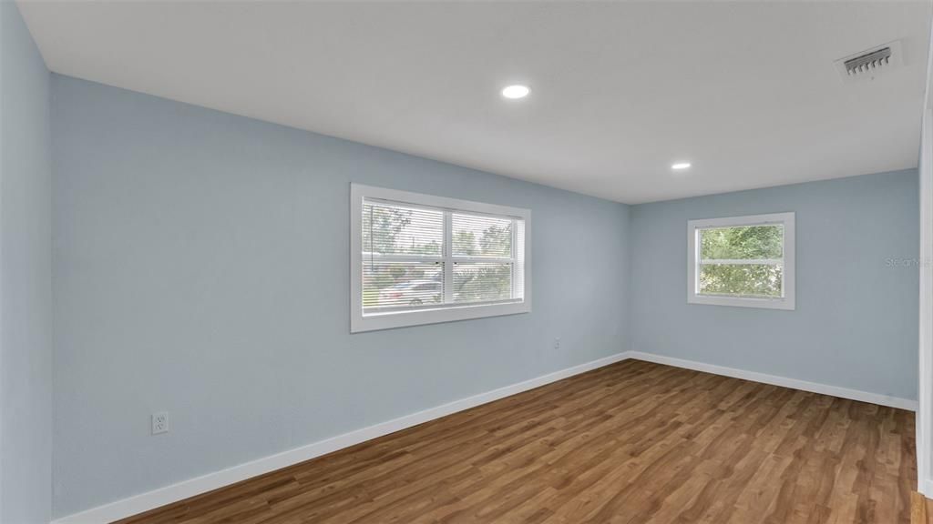 Active With Contract: $319,500 (3 beds, 2 baths, 1432 Square Feet)