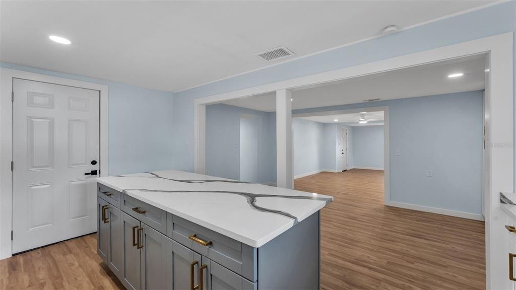 Active With Contract: $319,500 (3 beds, 2 baths, 1432 Square Feet)