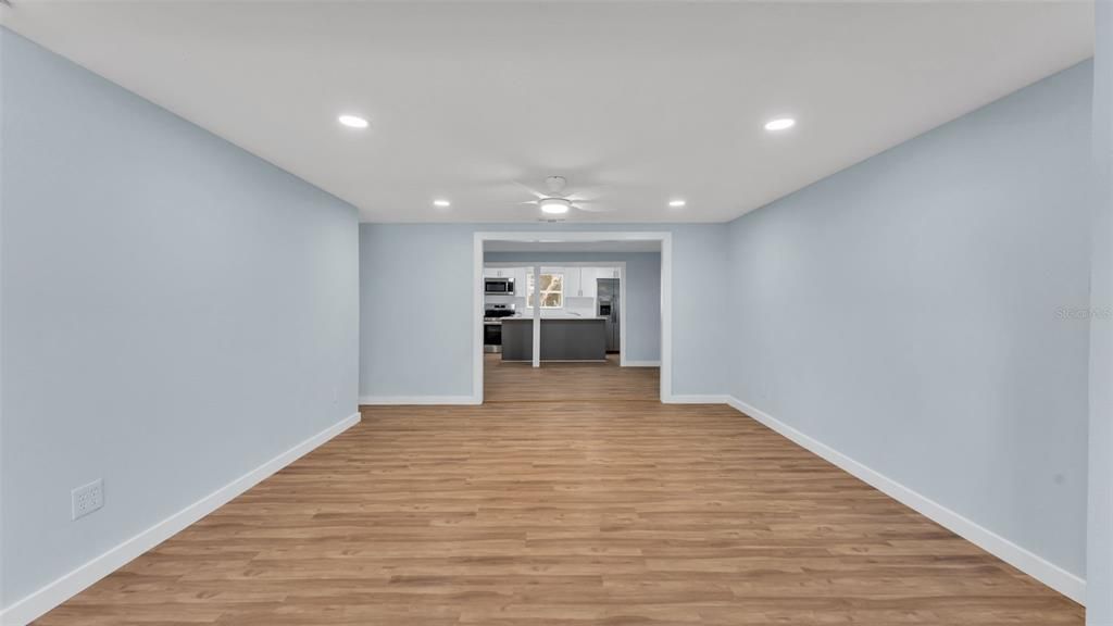 Active With Contract: $319,500 (3 beds, 2 baths, 1432 Square Feet)