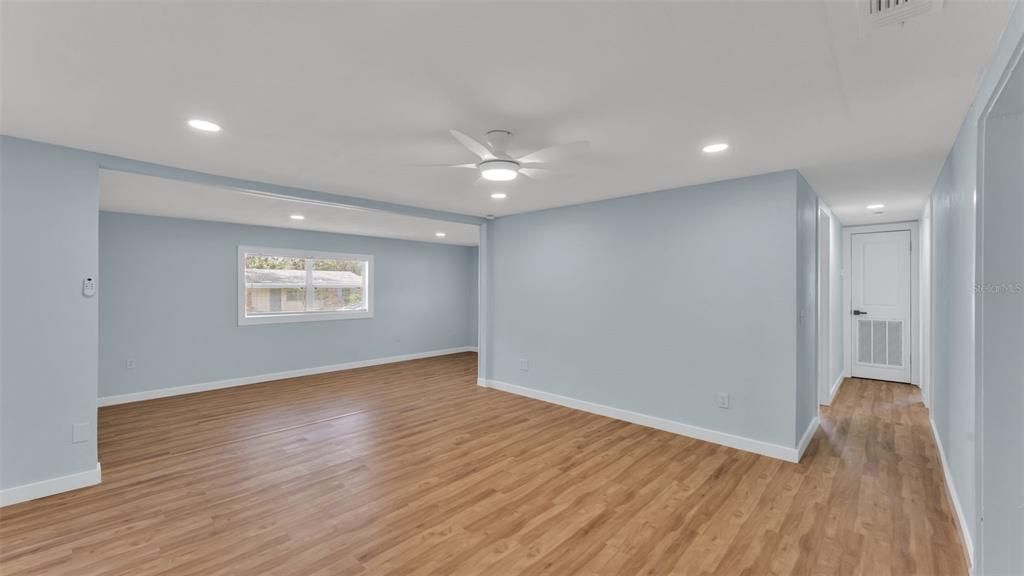 Active With Contract: $319,500 (3 beds, 2 baths, 1432 Square Feet)