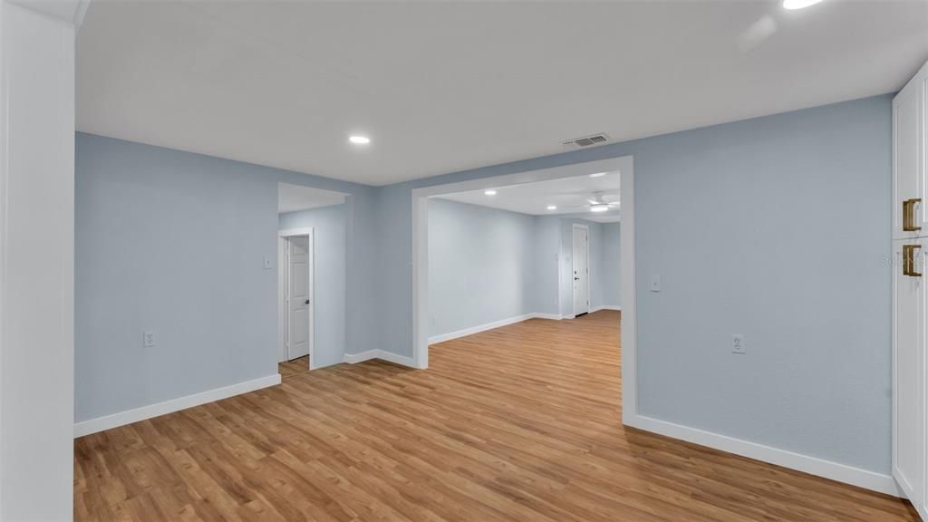 Active With Contract: $319,500 (3 beds, 2 baths, 1432 Square Feet)