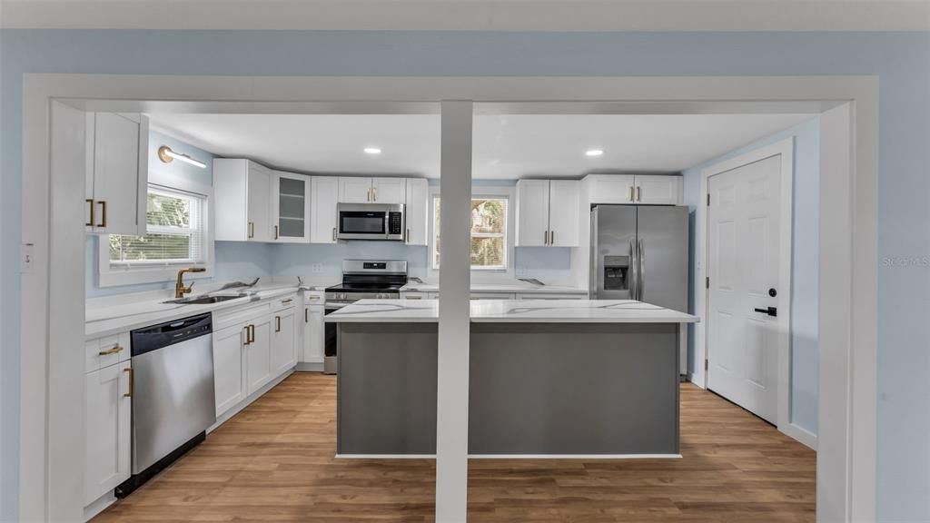 Active With Contract: $319,500 (3 beds, 2 baths, 1432 Square Feet)