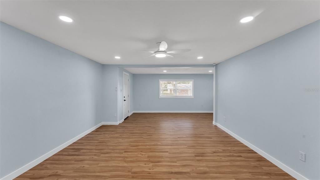 Active With Contract: $319,500 (3 beds, 2 baths, 1432 Square Feet)