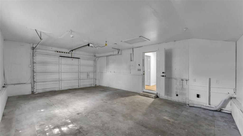 Active With Contract: $319,500 (3 beds, 2 baths, 1432 Square Feet)