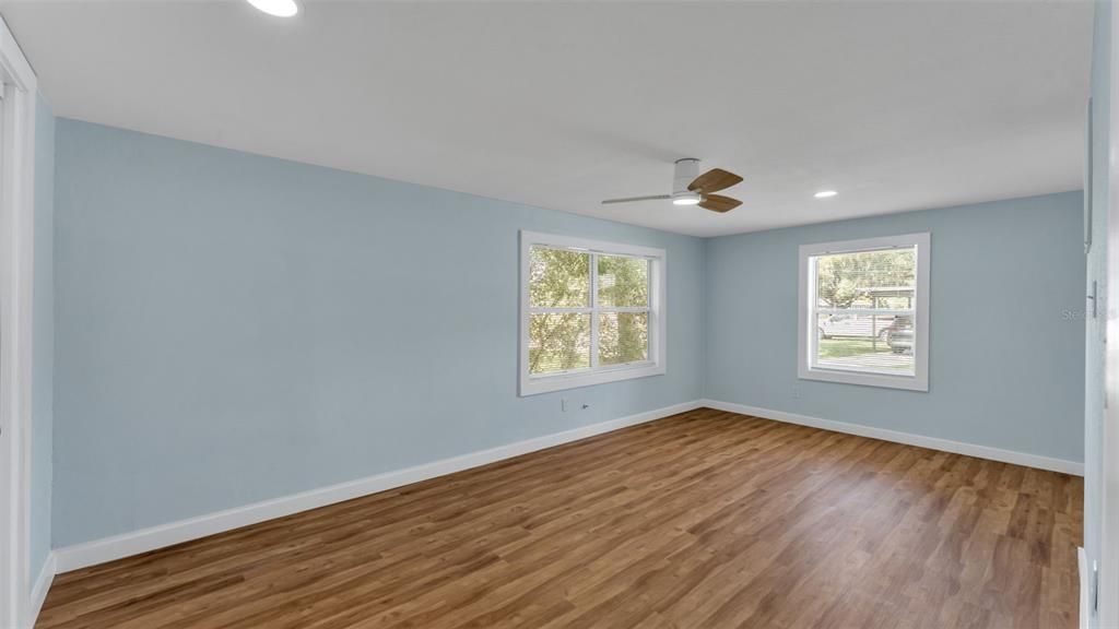 Active With Contract: $319,500 (3 beds, 2 baths, 1432 Square Feet)