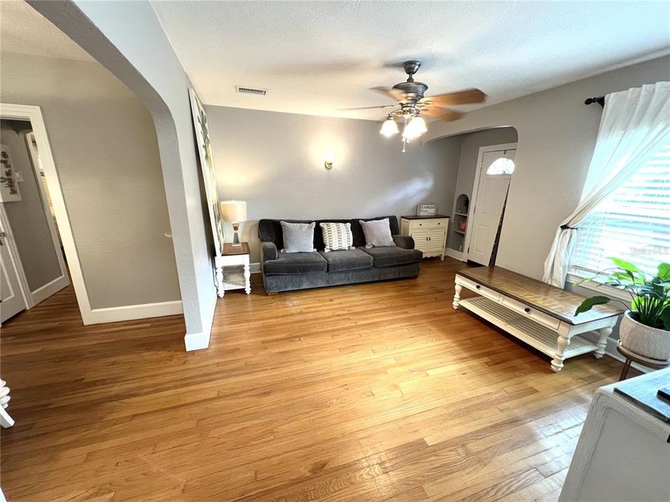 На продажу: $425,000 (3 спален, 1 ванн, 1130 Квадратных фут)