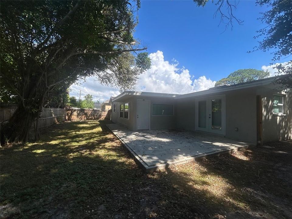 Active With Contract: $2,000 (3 beds, 2 baths, 1563 Square Feet)