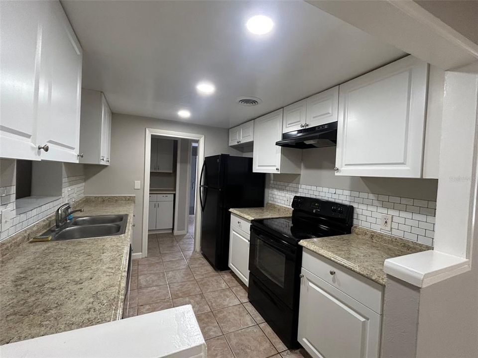 Active With Contract: $2,000 (3 beds, 2 baths, 1563 Square Feet)