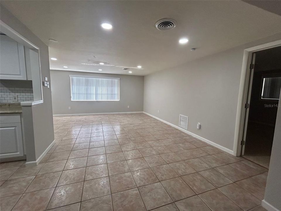 Active With Contract: $2,000 (3 beds, 2 baths, 1563 Square Feet)