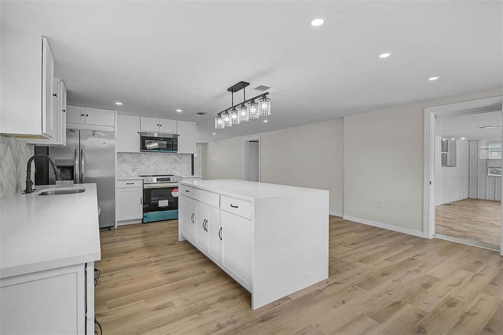 Activo con contrato: $399,000 (3 camas, 2 baños, 1269 Pies cuadrados)