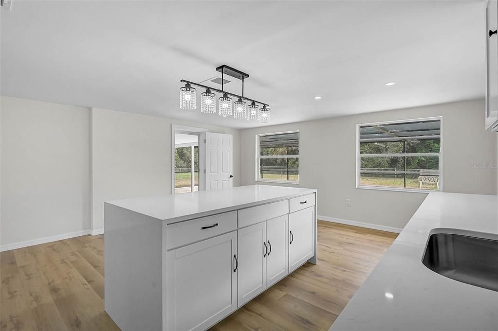 Activo con contrato: $399,000 (3 camas, 2 baños, 1269 Pies cuadrados)