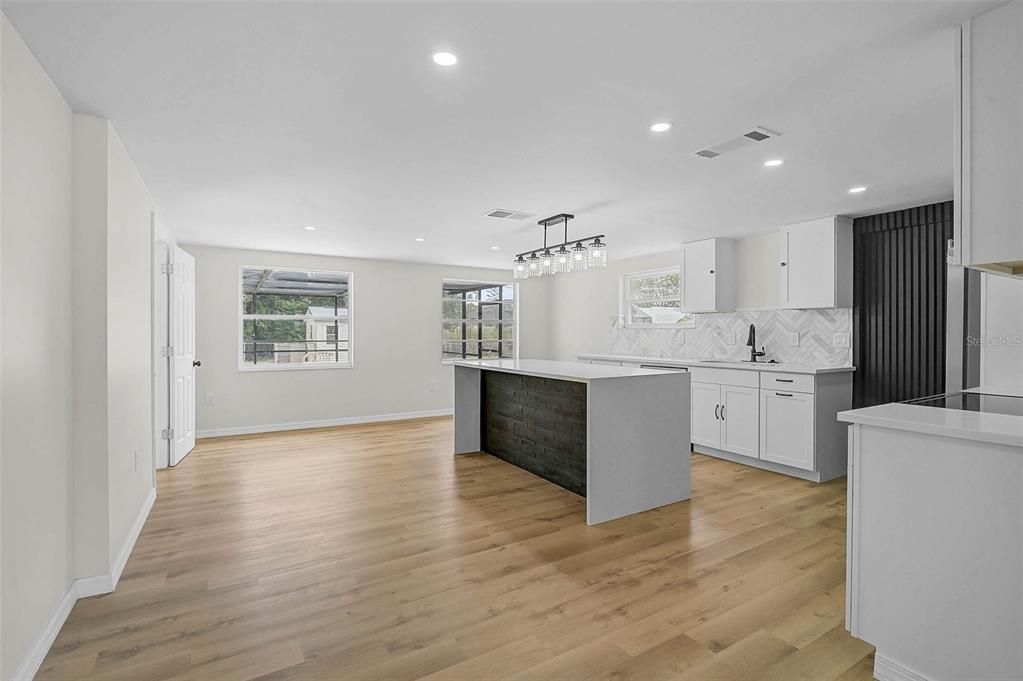 Activo con contrato: $399,000 (3 camas, 2 baños, 1269 Pies cuadrados)