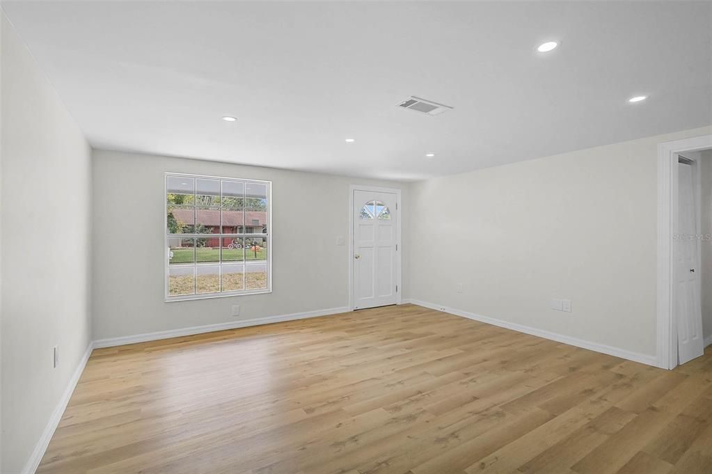 Activo con contrato: $399,000 (3 camas, 2 baños, 1269 Pies cuadrados)