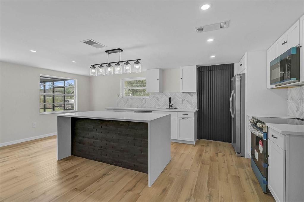 Activo con contrato: $399,000 (3 camas, 2 baños, 1269 Pies cuadrados)