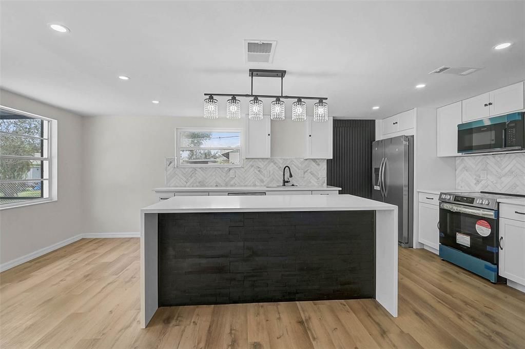 Activo con contrato: $399,000 (3 camas, 2 baños, 1269 Pies cuadrados)