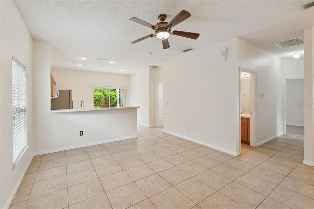 待售: $350,000 (3 贝兹, 2 浴室, 1192 平方英尺)