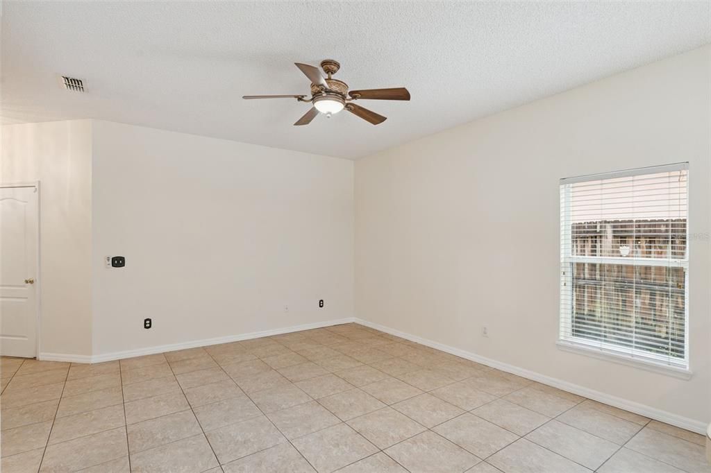 待售: $350,000 (3 贝兹, 2 浴室, 1192 平方英尺)