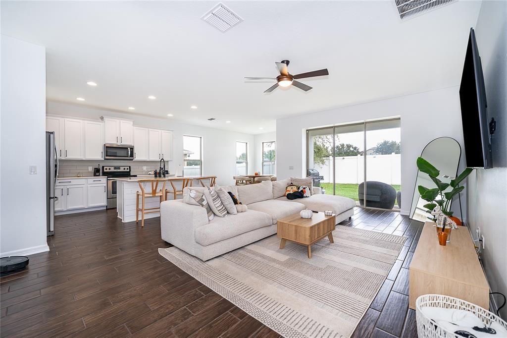 En Renta: $3,000 (4 camas, 2 baños, 2099 Pies cuadrados)