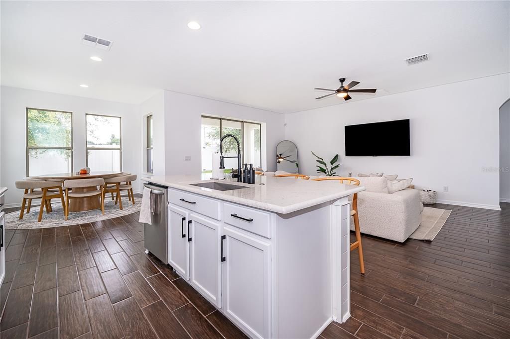 En Renta: $3,000 (4 camas, 2 baños, 2099 Pies cuadrados)